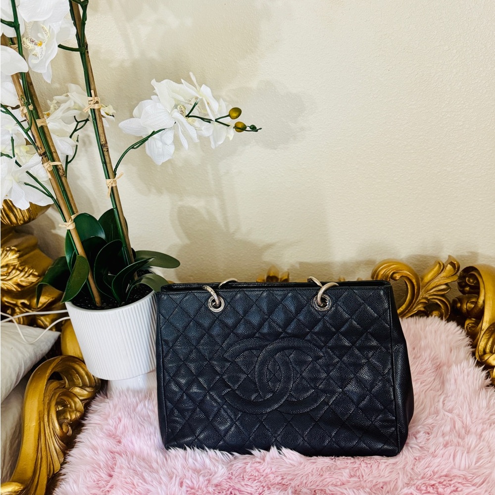 Chanel Elegant Black Quilted Shoulder Bag